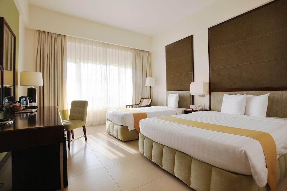 Taal Vista Hotel Tagaytay City Екстериор снимка A room at the hotel