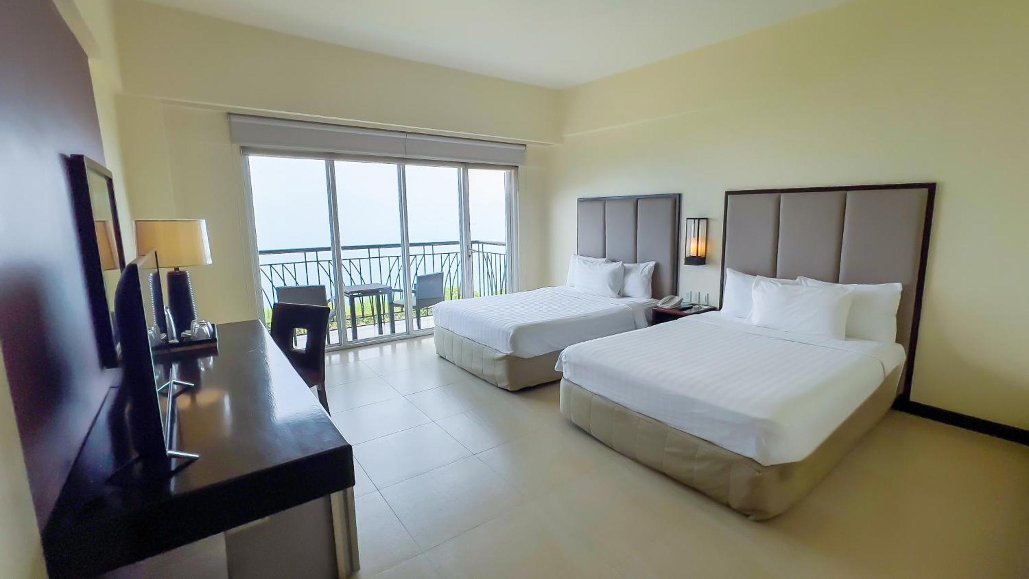 Taal Vista Hotel Tagaytay City Екстериор снимка Deluxe Ocean View