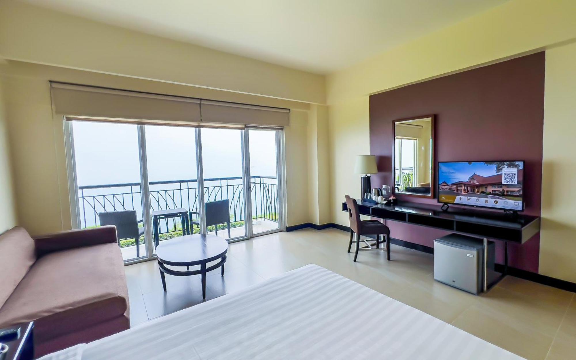 Taal Vista Hotel Tagaytay City Екстериор снимка Deluxe Ocean View