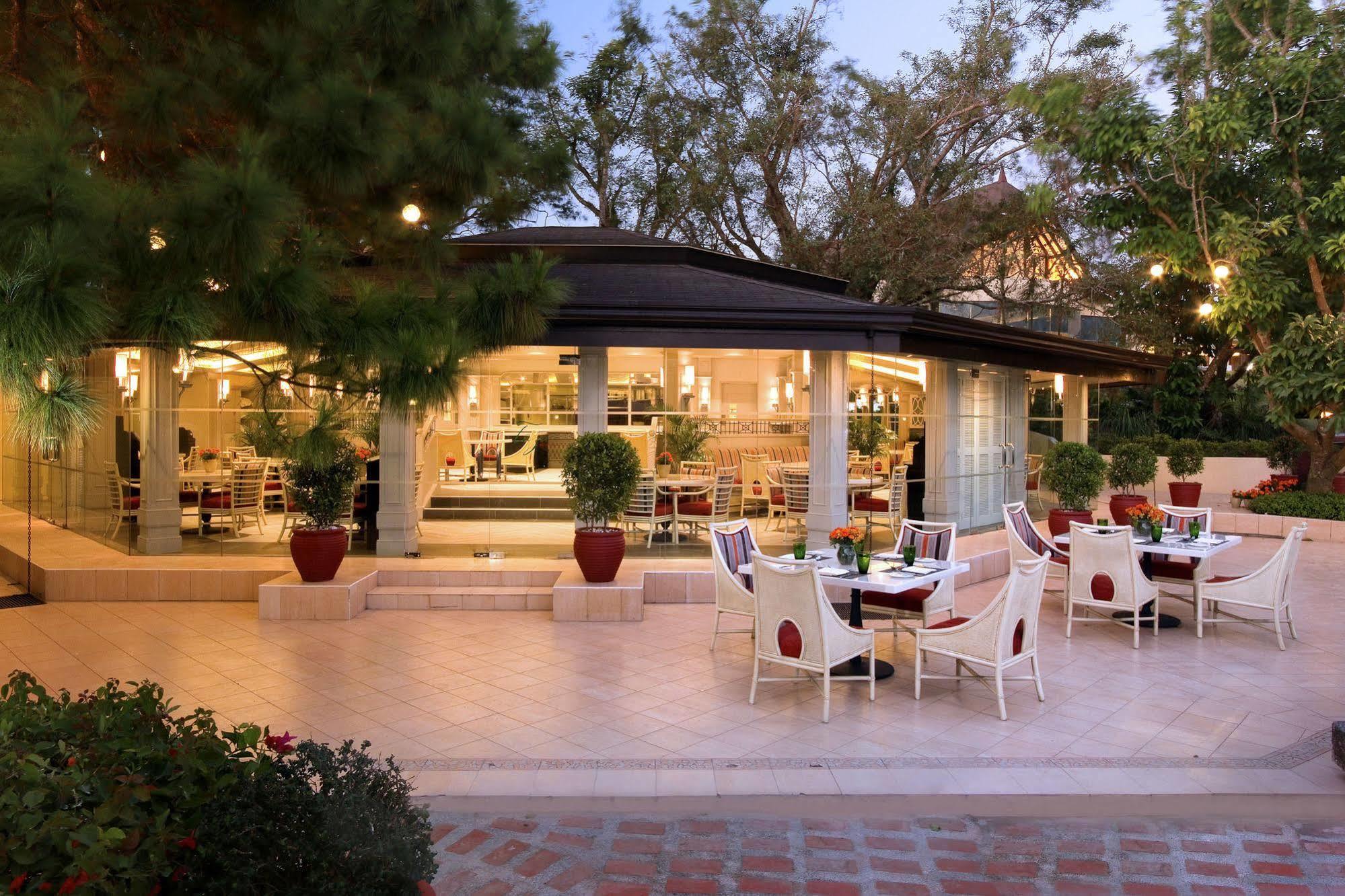 Taal Vista Hotel Tagaytay City Екстериор снимка The outdoor dining area at the hotel